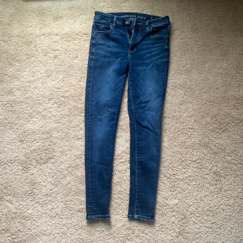 American Eagle skinny jeans. Size 4, super stretch. No holes or snags